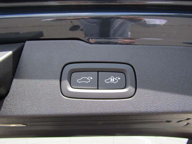 ボルボ Ｖ６０ リチャージ アルティメット Ｔ６ ＡＷＤ プラグイン ハイブリッド ４ＷＤ R6年 (四国) 99