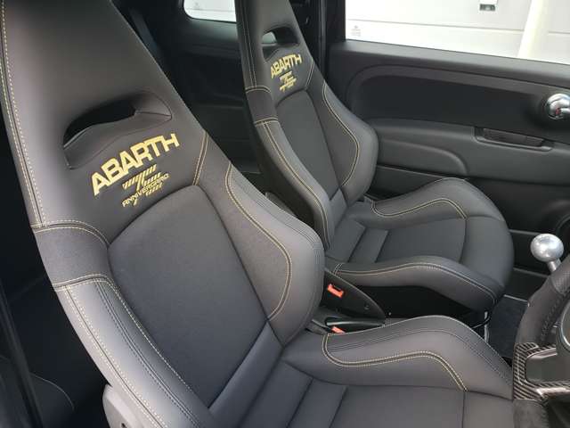 アバルト ６９５セッタンタチンクエ アニヴェルサーリオ １．４ R7年 (東北) 99