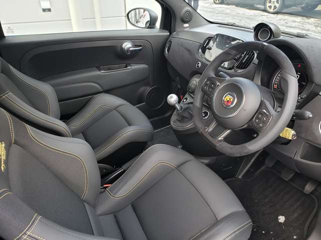 アバルト ６９５セッタンタチンクエ アニヴェルサーリオ １．４ R7年 (東北) 99