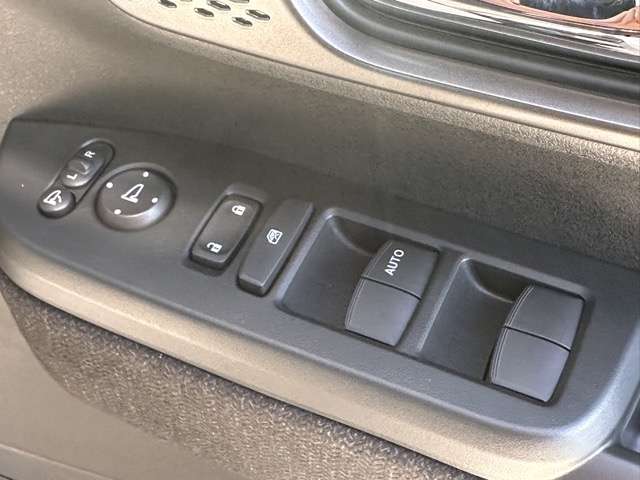 ホンダ Ｎ　ＢＯＸ カスタム ６６０ R7年 (東海) 99