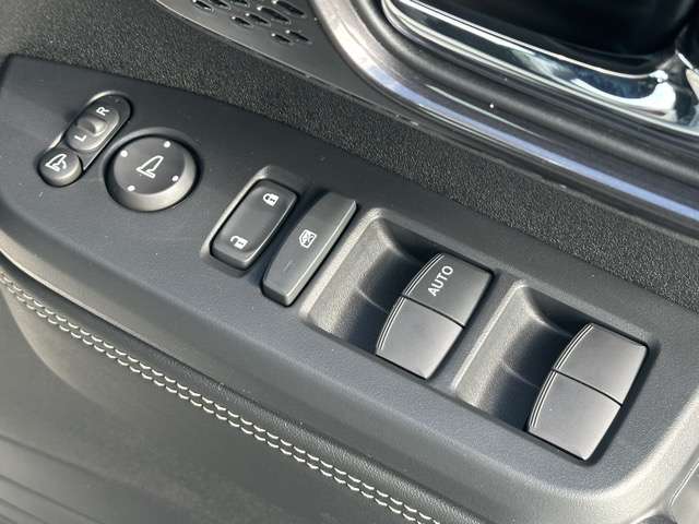 ホンダ Ｎ　ＢＯＸ カスタム ６６０ ターボ コーディネートスタイル モノトーン R7年 (東海) 99