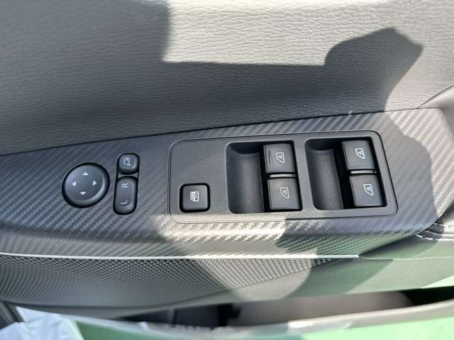 三菱 デリカ　Ｄ：５ ２．２ シャモニー 電動サイドステップ非装着車 ディーゼルターボ ４ＷＤ R7年 (東海) 99