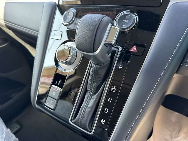 三菱 デリカ　Ｄ：５ ２．２ シャモニー 電動サイドステップ非装着車 ディーゼルターボ ４ＷＤ R7年 (東海) 99