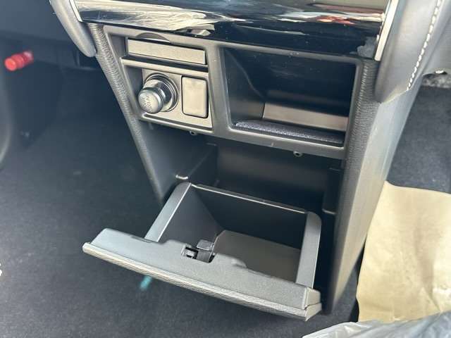 三菱 デリカ　Ｄ：５ ２．２ シャモニー 電動サイドステップ装着車 ディーゼルターボ ４ＷＤ R7年 (東海) 99