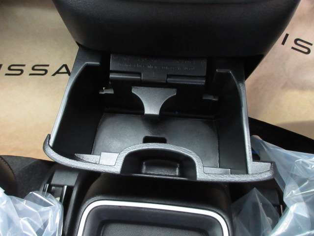 日産 セレナ １．２ Ｅ－ＰＯＷＥＲ ハイウェイスター Ｖ R1年 (九州・沖縄) 99