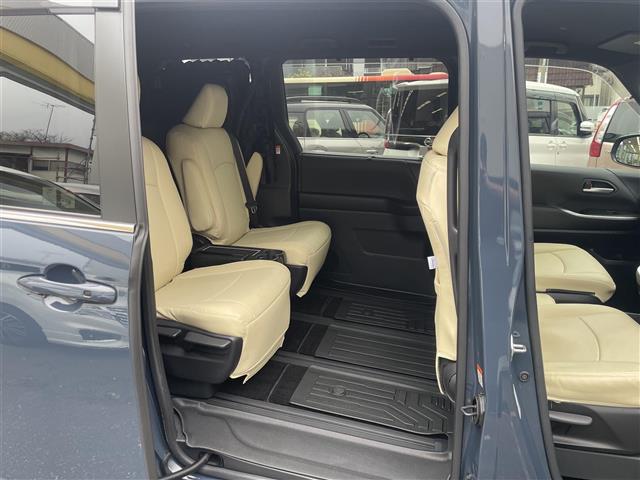 トヨタ ヴォクシー １．８ ハイブリッド Ｓ－Ｚ Ｅ－ＦＯＵＲ ４ＷＤ R5年 (関東) 99