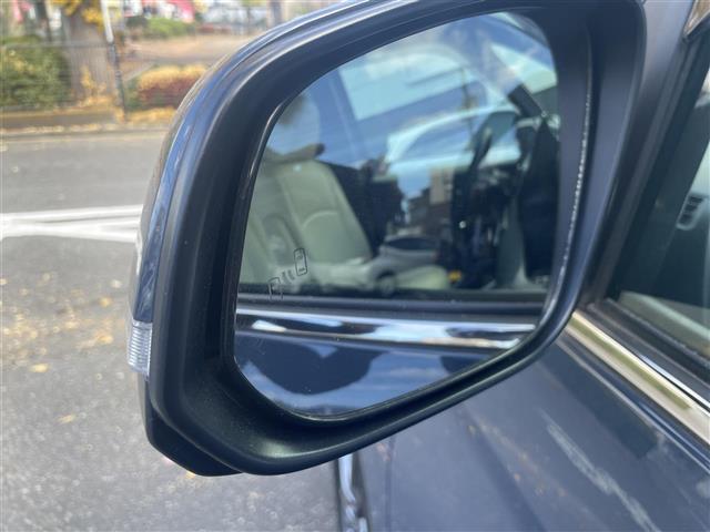 トヨタ ヴォクシー １．８ ハイブリッド Ｓ－Ｚ Ｅ－ＦＯＵＲ ４ＷＤ R5年 (関東) 99