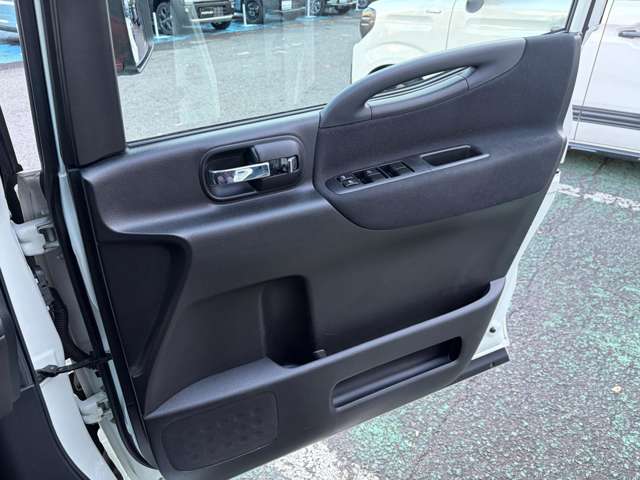 日産 セレナ ２．０ ハイウェイスター Ｖセレクション H22年 (関東) 99