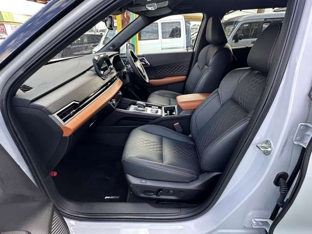 三菱 アウトランダーＰＨＥＶ ＰＨＥＶ ２．４ Ｐ ４ＷＤ R5年 () 99