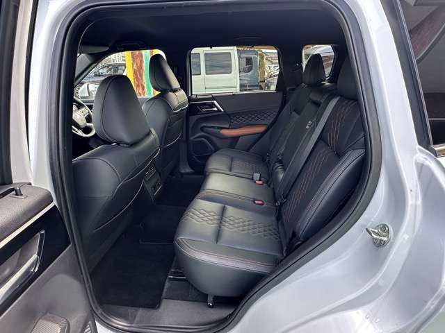 三菱 アウトランダーＰＨＥＶ ＰＨＥＶ ２．４ Ｐ ４ＷＤ R5年 () 99