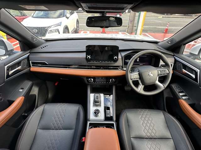 三菱 アウトランダーＰＨＥＶ ＰＨＥＶ ２．４ Ｐ ４ＷＤ R5年 () 99