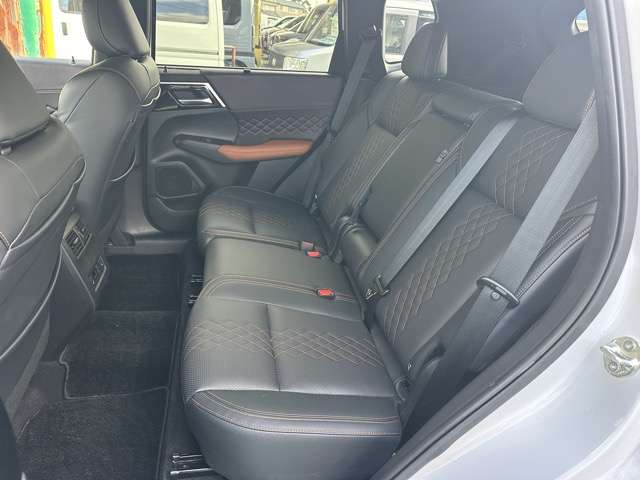 三菱 アウトランダーＰＨＥＶ ＰＨＥＶ ２．４ Ｐ ４ＷＤ R5年 () 99