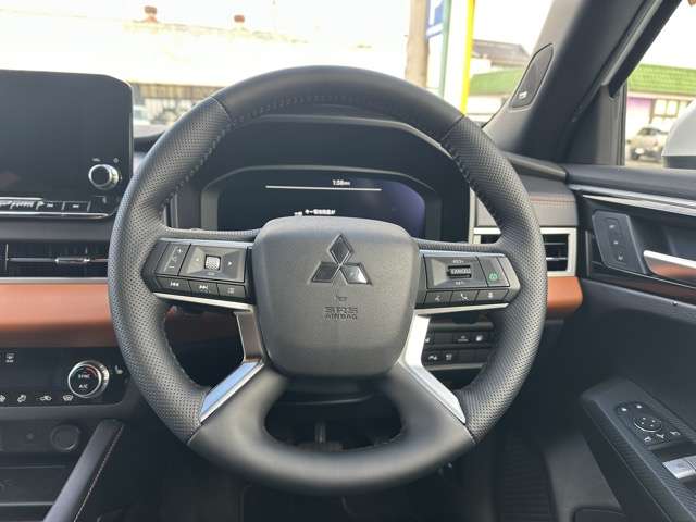 三菱 アウトランダーＰＨＥＶ ＰＨＥＶ ２．４ Ｐ ４ＷＤ R5年 () 99