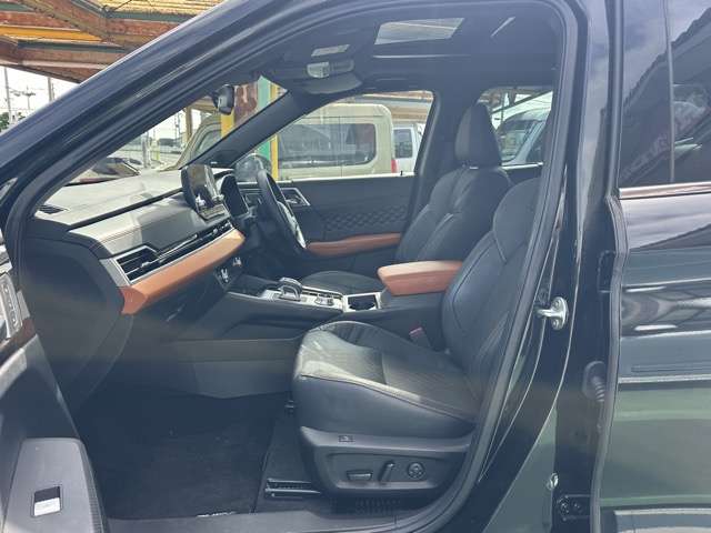 三菱 アウトランダーＰＨＥＶ ＰＨＥＶ ２．４ Ｐ ４ＷＤ R4年 (東海) 99