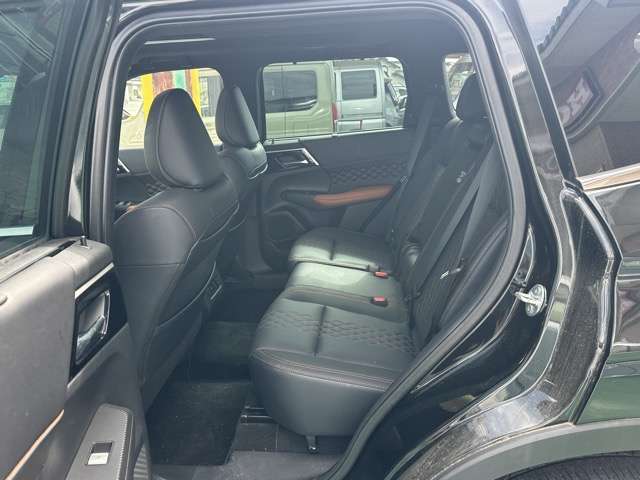 三菱 アウトランダーＰＨＥＶ ＰＨＥＶ ２．４ Ｐ ４ＷＤ R4年 (東海) 99