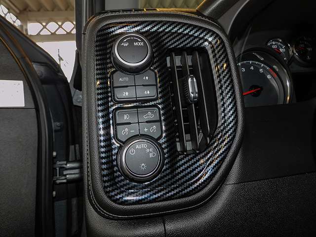 シボレー シルバラード ＬＴ ＴＲＡＩＬ ＢＯＳＳ R2年 () 99