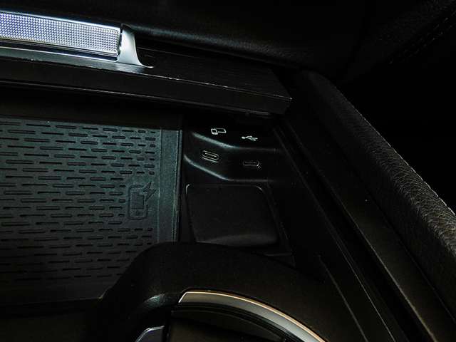 メルセデスベンツ ＧＬＳクラス ５８０ ４マチック スポーツ （ＩＳＧ搭載モデル） ４ＷＤ R2年 () 99