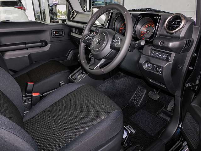 スズキ ジムニー　ノマド １．５ ＦＣ ４ＷＤ R8年 () 99