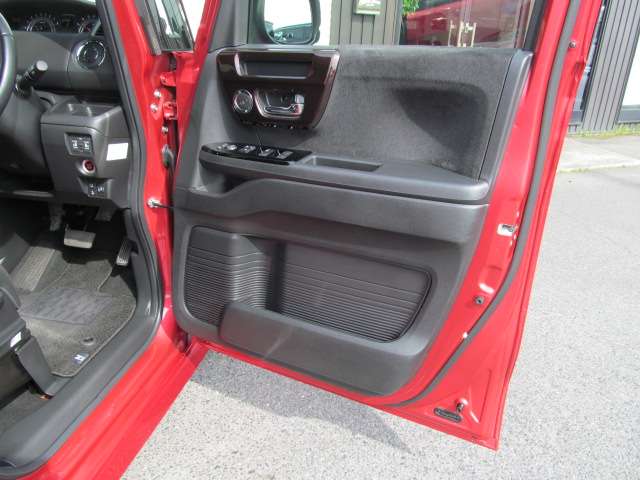 ホンダ Ｎ　ＢＯＸ カスタム ６６０ Ｌ ターボ コーディネートスタイル R5年 () 99