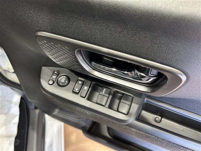 ホンダ Ｎ　ＢＯＸ カスタム ６６０ R8年 () 99