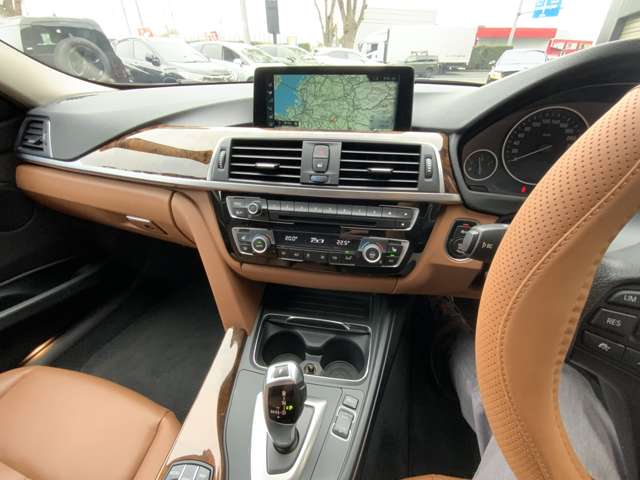 ＢＭＷ ３シリーズ ３２０ｉ　ラグジュアリー H29年 () 99