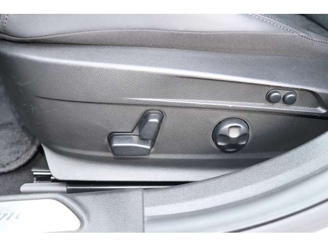 アルファロメオ ジュリア ２．９ Ｖ６ ビターボ クアドリフォリオ R1年 (甲信越・北陸) 99