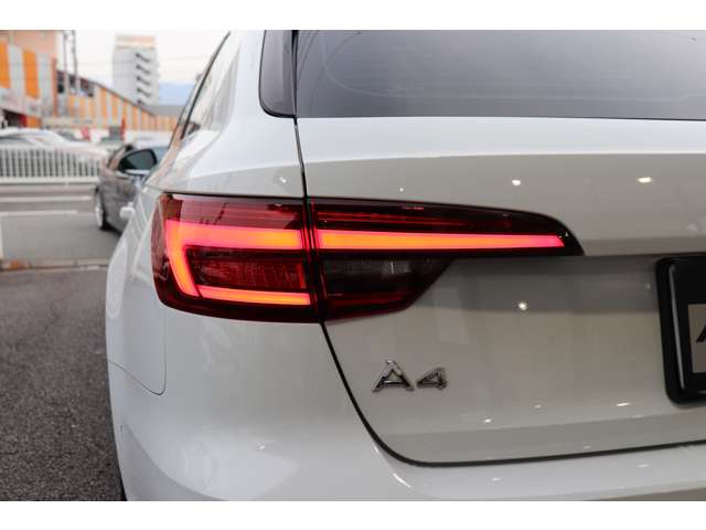 アウディ Ａ４　アバント ２．０ ＴＦＳＩ クワトロ スポーツ Ｓラインパッケージ ４ＷＤ H30年 (甲信越・北陸) 99
