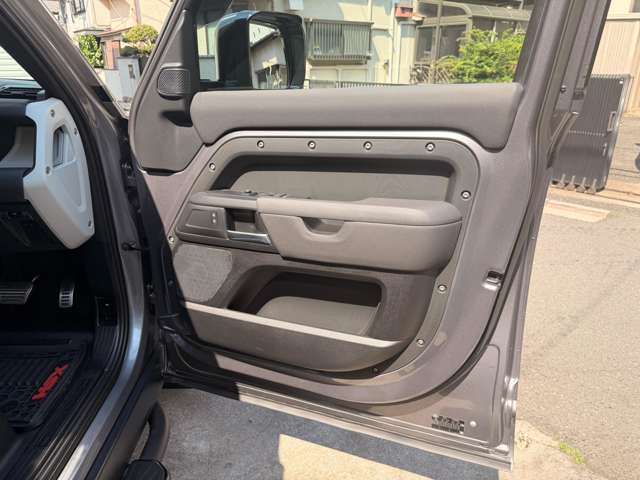 ランドローバー ディフェンダー １１０ Ｓ ２．０Ｌ Ｐ３００ ４ＷＤ R2年 (関東) 99