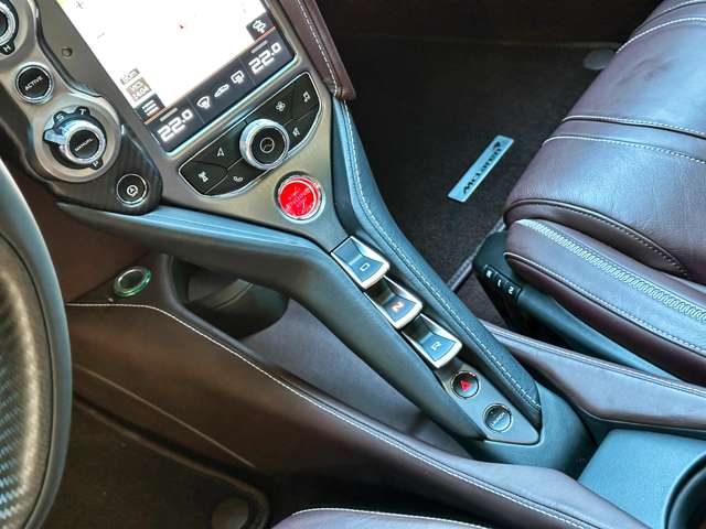 マクラーレン ７２０Ｓ ＬＡＵＮＣＨ ＥＤＩＴＩＯＮ／左Ｈ／外装スペシャルカラ－／ H29年 (関東) 99