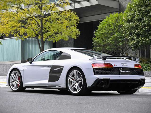 アウディ Ｒ８ Ｖ１０ パフォーマンス ５．２ ＦＳＩ クワトロ ４ＷＤ R2年 (関東) 99