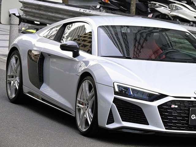 アウディ Ｒ８ Ｖ１０ パフォーマンス ５．２ ＦＳＩ クワトロ ４ＷＤ R2年 (関東) 99