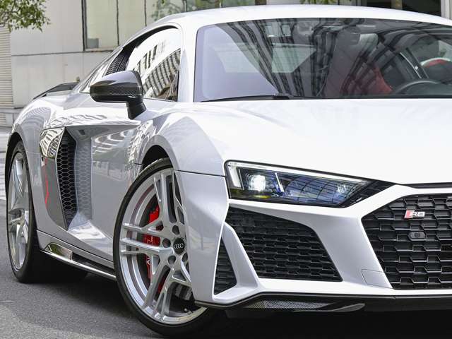 アウディ Ｒ８ Ｖ１０ パフォーマンス ５．２ ＦＳＩ クワトロ ４ＷＤ R2年 (関東) 99