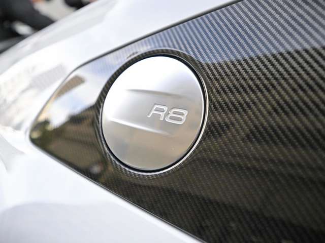 アウディ Ｒ８ Ｖ１０ パフォーマンス ５．２ ＦＳＩ クワトロ ４ＷＤ R2年 (関東) 99