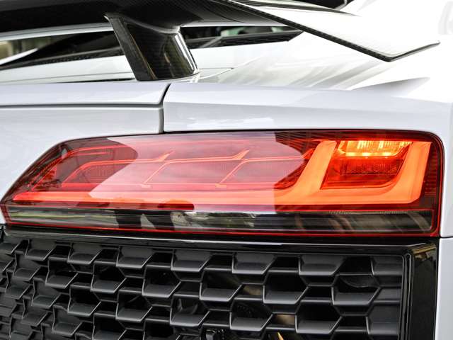 アウディ Ｒ８ Ｖ１０ パフォーマンス ５．２ ＦＳＩ クワトロ ４ＷＤ R2年 (関東) 99