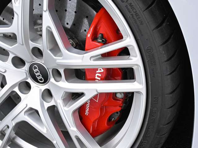 アウディ Ｒ８ Ｖ１０ パフォーマンス ５．２ ＦＳＩ クワトロ ４ＷＤ R2年 (関東) 99