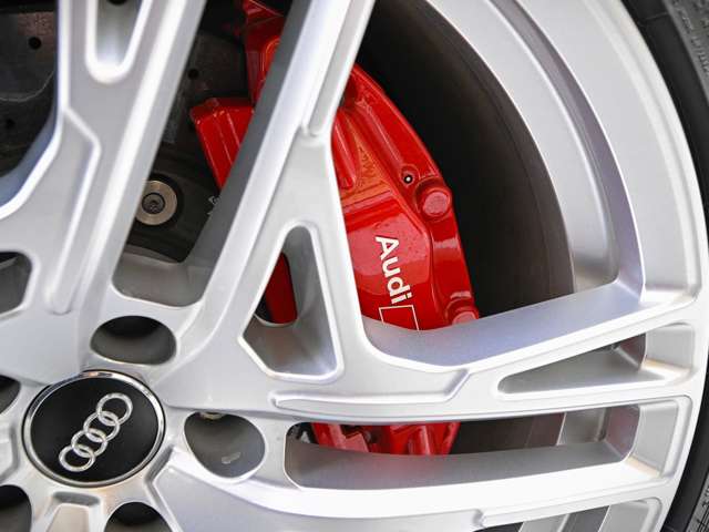 アウディ Ｒ８ Ｖ１０ パフォーマンス ５．２ ＦＳＩ クワトロ ４ＷＤ R2年 (関東) 99
