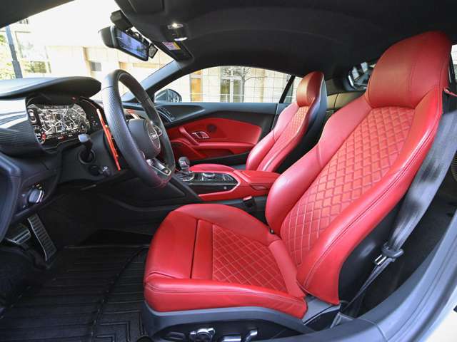 アウディ Ｒ８ Ｖ１０ パフォーマンス ５．２ ＦＳＩ クワトロ ４ＷＤ R2年 (関東) 99