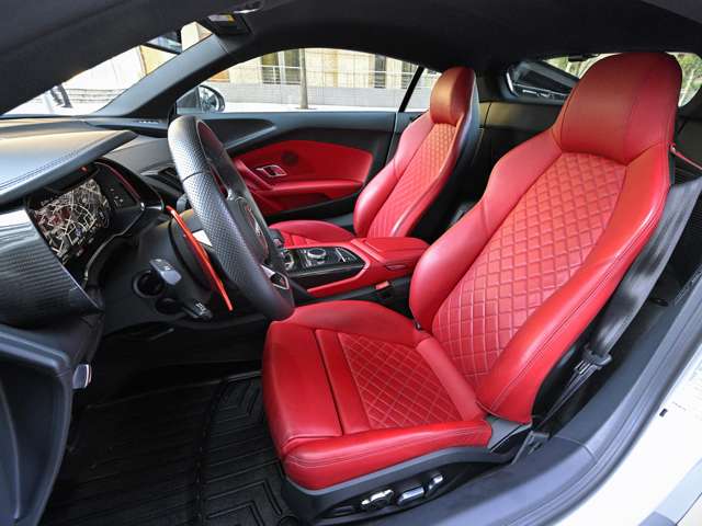 アウディ Ｒ８ Ｖ１０ パフォーマンス ５．２ ＦＳＩ クワトロ ４ＷＤ R2年 (関東) 99
