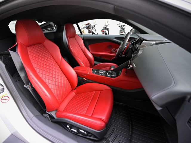 アウディ Ｒ８ Ｖ１０ パフォーマンス ５．２ ＦＳＩ クワトロ ４ＷＤ R2年 (関東) 99
