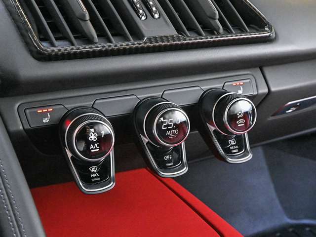アウディ Ｒ８ Ｖ１０ パフォーマンス ５．２ ＦＳＩ クワトロ ４ＷＤ R2年 (関東) 99
