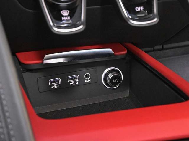 アウディ Ｒ８ Ｖ１０ パフォーマンス ５．２ ＦＳＩ クワトロ ４ＷＤ R2年 (関東) 99