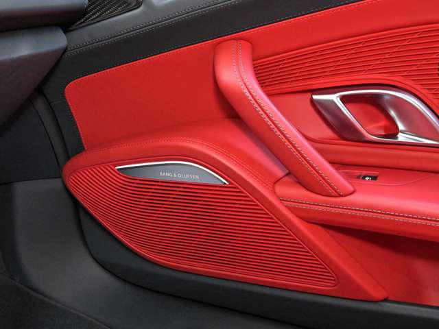 アウディ Ｒ８ Ｖ１０ パフォーマンス ５．２ ＦＳＩ クワトロ ４ＷＤ R2年 (関東) 99