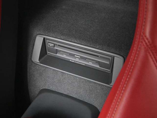アウディ Ｒ８ Ｖ１０ パフォーマンス ５．２ ＦＳＩ クワトロ ４ＷＤ R2年 (関東) 99