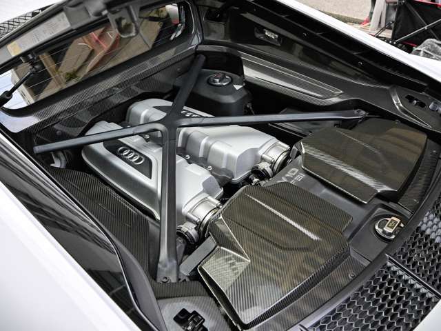 アウディ Ｒ８ Ｖ１０ パフォーマンス ５．２ ＦＳＩ クワトロ ４ＷＤ R2年 (関東) 99