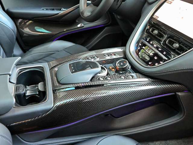 アストンマーティン ＤＢＸ ７０７ ４ＷＤ R6年 (関東) 99