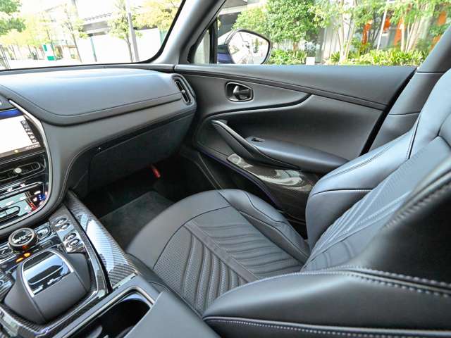 アストンマーティン ＤＢＸ ７０７ ４ＷＤ R6年 (関東) 99