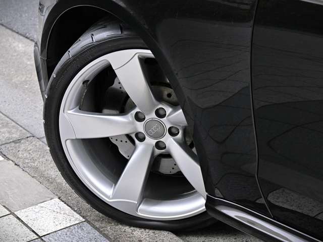 アウディ ＲＳ５ ４．２ ４ＷＤ H25年 (関東) 99