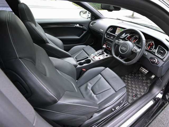 アウディ ＲＳ５ ４．２ ４ＷＤ H25年 (関東) 99