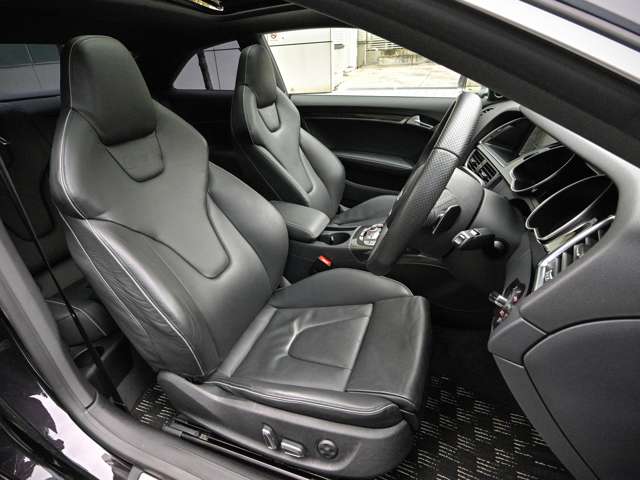 アウディ ＲＳ５ ４．２ ４ＷＤ H25年 (関東) 99
