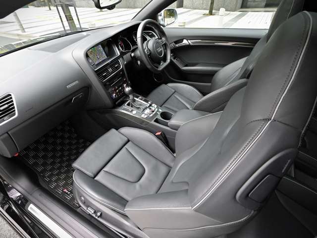 アウディ ＲＳ５ ４．２ ４ＷＤ H25年 (関東) 99